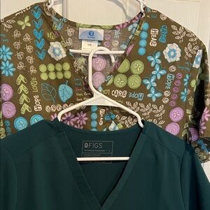 Figs dark green and SB scrubs brand pattern scrub top bundle. Size L